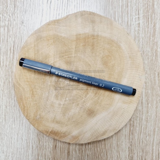 Feutre noir staedtler piment liner